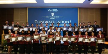 KONTRIBUSI NYATA: Waringin Hospitality Hotel Group (WHHG) memberikan beasiswa kepada 36 siswa magang dari 12 hotel grup mereka di wilayah Jabodetabek. (Foto: Dok/ Waringin Hospitality Hotel Group)