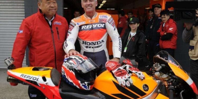 Mick Doohan: Aprilia Melangkah Maju Atau Ducati Justru Mundur 1 PREDIKSI MOTOGP: Mick Doohan, pebalap legenda asal Australia, ketika membela tim Honda di Grand Prix. (Foto: Instagram/,micksdoohan)