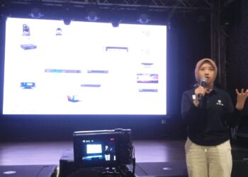 TEKNOLOGI OTOMATISASI: Business Development Manager Indonesia Q-SYS Aldila Lukman saat peluncuran Q-SYS Experience Center di Melodia Experience Center, Pondok Indah, Jakarta Selatan pada Kamis (16/4/2026). (FOTO: SHANTY AULIA/KORANINDOPOS.COM)