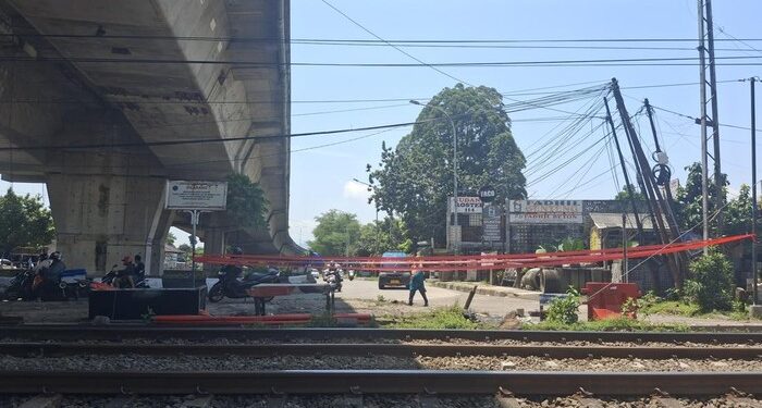 Minibus Tertemper Commuter Line di Bogor, Lokasi Kini Dipasangi Garis Larangan