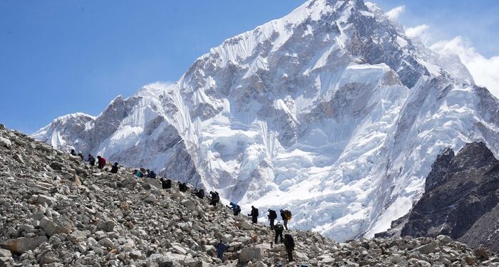 Konflik Timur Tengah Tekan Pariwisata Nepal, Pendaki Everest Menurun