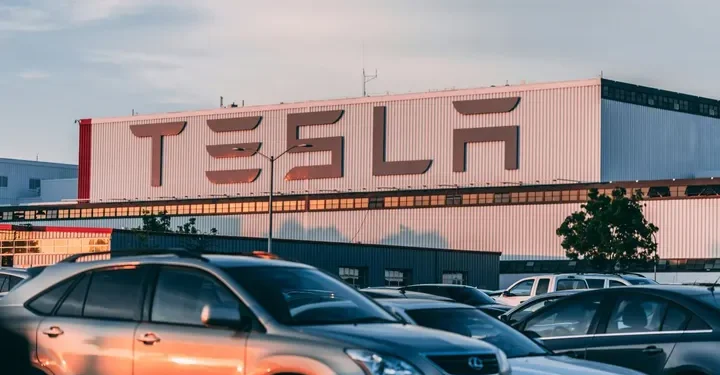 Tesla Naikkan Harga Model Y di Amerika Serikat, Persaingan SUV Listrik Semakin Ketat 1 Tesla Naikkan Harga Model Y di Amerika Serikat, Persaingan SUV Listrik Semakin Ketat