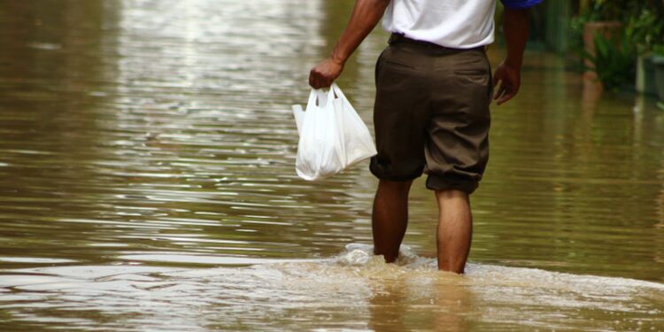 Update Banjir Jakarta: 8 RT di Kampung Melayu Jakarta Timur Masih Tergenang