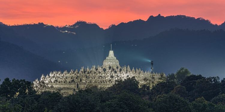 6 Destinasi Wisata Terbaik di Indonesia Versi Travel + Leisure Selain Bali