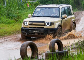 Jajal iCar V27 di Medan Off-road, Tangguh Meski Pakai Ban Semi Off-road