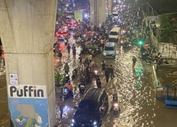 Hujan Deras Picu Banjir dan Gangguan Transportasi di Jakarta