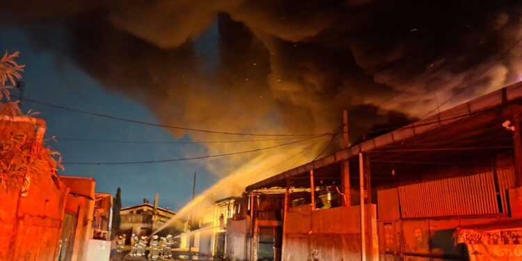 Kebakaran Hebat Landa Pergudangan Miami Jakarta Barat, Empat Gudang Hangus Terbakar