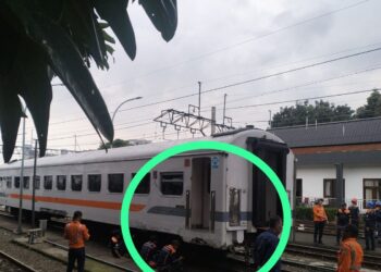 Lokomotif KA Jaka Tingkir dan Gerbong KA Serayu Anjlok di Stasiun Pasar Senen