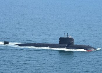 Kapal Selam Pakistan dan Kapal Perang Indonesia Bermanuver di Laut Jawa