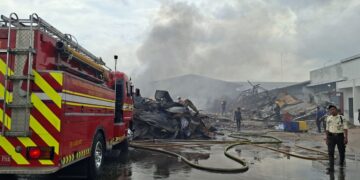 Susahnya Padamkan Kebakaran Gudang Plastik di Cengkareng, Api Bertahan Berhari-hari