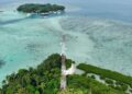 TELEKOMUNIKASI: Sebuah tower base transceiver station (BTS) berdiri menjulang di tengah pulau. (Foto Ilustrasi: Dok./Telkomsel)