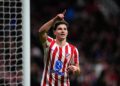 Atletico Madrid Sindir Barcelona lewat Media Sosial 6 BURSA TRANSFER: Pemain Atletico Madrid, Julian Alvarez, merayakan gol ketiga timnya dalam laga leg pertama babak 16 besar Liga Champions melawan Tottenham Hotspur pada Rabu (11/3/2026) dini hari WIB. (Foto: (c) AP Photo/Jose Breton)