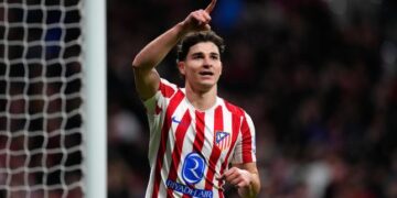 BURSA TRANSFER: Pemain Atletico Madrid, Julian Alvarez, merayakan gol ketiga timnya dalam laga leg pertama babak 16 besar Liga Champions melawan Tottenham Hotspur pada Rabu (11/3/2026) dini hari WIB. (Foto: (c) AP Photo/Jose Breton)