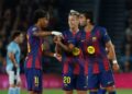 GELAR JUARA: Pemain Barcelona, Lamine Yamal, Dani Olmo, dan Ferran Torres, dalam pertandingan La Liga melawan Celta Vigo pada Kamis (23/4/2026) dini hari WIB. (Foto: (c) AP Photo/Joan Monfort)