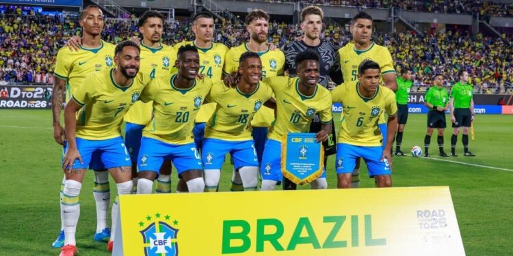 24 Tahun Timnas Brasil Absen Juarai Piala Dunia 1 AMBISI BESAR: Para pemain Brasil berpose sebelum pertandingan persahabatan internasional melawan Kroasia pada Selasa (31/3/2026). (Foto: (c) AP Photo/Kevin Kolczynski)