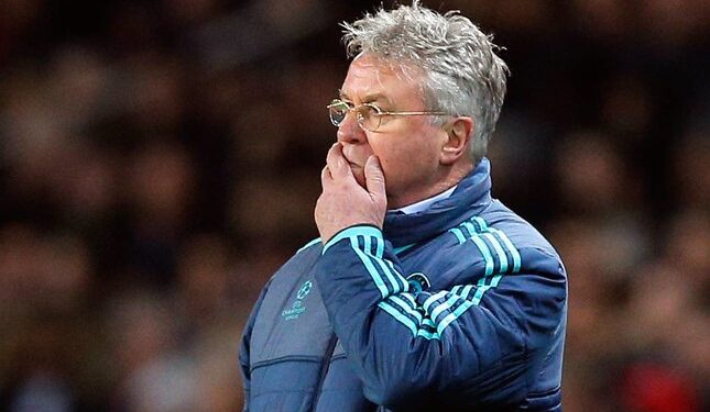 UBAH TREN: Guus Hiddink saat memimpin Chelsea dalam laga leg pertama babak 16 besar Liga Championskontra PSG di Parc des Princes, Paris, Prancis pada Selasa (16/2/2016). (Foto: (c) AP Photo/Christophe Ena)