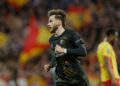 PUNCAK KLASEMEN: Khvicha Kvaratskhelia melakukan selebrasi dalam laga Lens vs PSG di Ligue 1 pada Kamis (14/5/2026) dini hari WIB. (Foto:(c) AP Photo/Jean-Francois Badias)