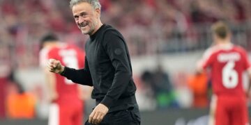 AJANG REUNI Pelatih PSG Luis Enrique merayakan kemenangan setelah laga leg kedua semifinal Liga Champions antara Bayern vs PSG di Munchen, Jerman pada Rabu, 6 Mei 2026. (Foto Ilustrasi: (c) AP Photo/Martin Meissner)