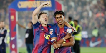 KONTRIBUSI BESAR: Dua pemain Barcelona, Gavi dan Lamine Yamal, merayakan kemenangan atas Real Madrid yang memastikan gelar juara La Liga/Liga Spanyol pada 10 Mei 2026. (Foto Ilustrasi: (c) AP Photo/Joan Monfort)