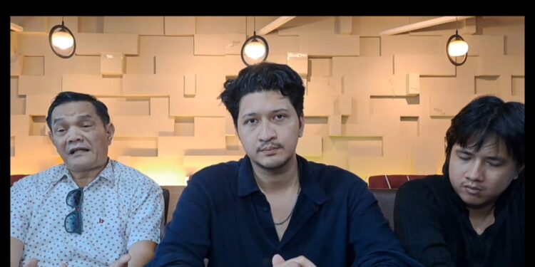 Ketakutan di Balik Jeruji Nusakambangan, Aditya Zoni Ungkap Kondisi Memprihatinkan Ammar Zoni: Bisa Lumpuh Gue! 1 Ketakutan di Balik Jeruji Nusakambangan, Aditya Zoni Ungkap Kondisi Memprihatinkan Ammar Zoni: Bisa Lumpuh Gue!