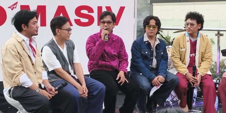 Isu Bubar Terjawab! D’MASIV Resmi Kenalkan Logo Baru dan Siap Go International Lewat Jalur Independen 1 Isu Bubar Terjawab! D’MASIV Resmi Kenalkan Logo Baru dan Siap Go International Lewat Jalur Independen