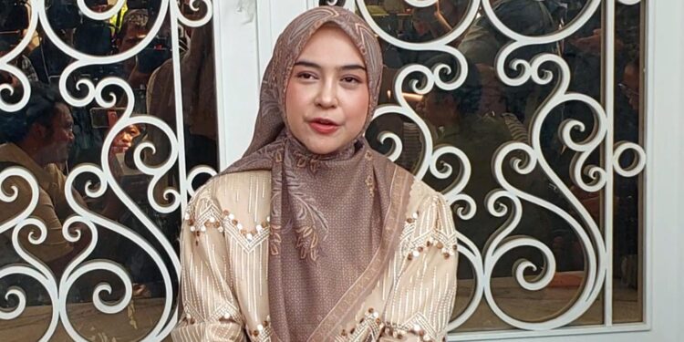 Kurban Sapi Jumbo, Ria Ricis Ajarkan Ilmu Keikhlasan Kepada Moana 1 Kurban Sapi Jumbo, Ria Ricis Ajarkan Ilmu Keikhlasan Kepada Moana
