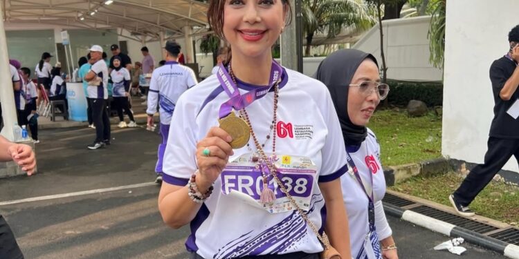 Ayu Azhari Ikut Lemhanas Fun Run 2026, Bagikan Pengalaman Jadi Finisher