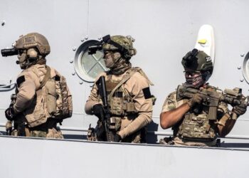 TARIK PASUKAN: Militer Amerika Serikat dalam satu misi. NATO merespons keputusan Amerika Serikat yang akan menarik sekitar lima ribu personel militernya dari Jerman. (Foto: AFP/IAKOVOS HATZISTAVROU)