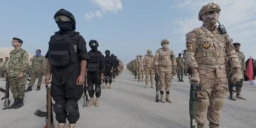 SIAP MENYERANG: Korps Garda Revolusi Iran (IRGC) ancam perang makin meluas jika AS-Israel lanjutkan serangan. (Foto Ilustrasi: via REUTERS/IRGC via Wana News Agency)