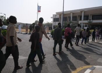 AKSI RADIKAL: Ratusan anak yang pernah menjadi korban penculikan Kelompok Boko Haram beberapa waktu silam. (Foto Ilustrasi: AFP/KOLA SULAIMON)
