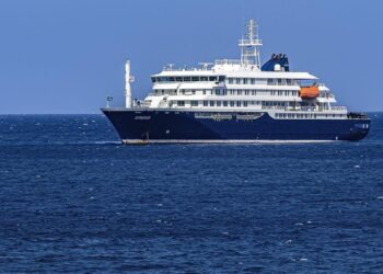 KAPAL PESIAR: Kapal pesiar Belanda, MV Hondius, masih tertahan di lepas pantai Cape Verde, Afrika Bara sampai Senin (4/5/2026) kemarin. (AFP-STR)