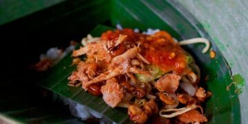 WARISAN KULINER: Nasi Jinggo khas Bali dikenal luas berkat Ni Ketut Ngasti atau Men Jenggo. Beliau meninggal dunia pada Sabtu (10/5/2026) di usia 90 tahun. (Foto Ilustrasi: Wisatakulinerbali.com)