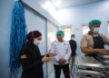 KUNJUNGAN KERJA: Anggota DPR RI Melly Goeslaw melakukan kunjungan kerja ke Satuan Pelayanan Pemenuhan Gizi (SPPG) di Kota Cimahi, Jawa Barat. (FOTO ILUSTRASI: WAYTRI/KORANINDOPOS.COM)