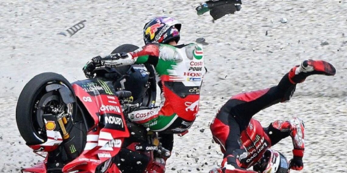 KECELAKAAN FATAL: Johann Zarco mengalami crash horor pada Catalan Grand Prix. Insiden Zarco menjadi salah satu momen paling mengerikan di MotoGP Catalunya 2026.(Foto: X/MotoGP_ESPN)