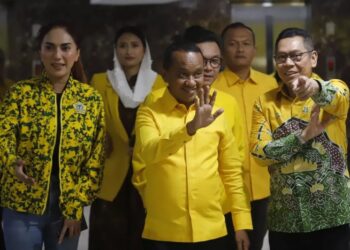 PERKUAT KELUARGA: Dari kiri, Bendahara Umum Sari Yuliati, Ketum Golkar Bahlil Lahadalia, dan Wakil Ketua Umum DPP Partai Golkar Adies Kadir dalam satu momentum kegiatan partai. (Foto Ilustrasi: memoindonsia.co.id)