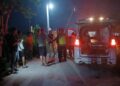 KECELAKAAN KERETA: Petugas kepolisian menyiapkan ambulans untuk membawa jenazah korban kecelakaan mini bus dengan KA Argo Bromo Anggrek di Dusun Sugihan, Desa Tuko, Kecamatan Pulokulon, Kabupaten Grobogan, Jawa Tengah pada Jumat (1/5/2026) dini hari. (Foto: Dok./Polres Grobogan)