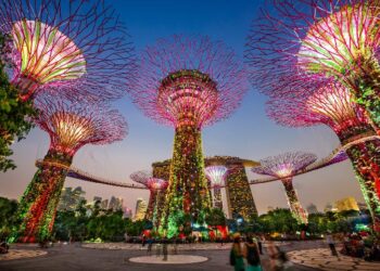 NEGERI DONGENG: Gardens by the Bay Singapura dinobatkan sebagai atraksi wisata terbaik di Asia dalam ajang Tripadvisor's 2026 Travelers' Choice Awards: Best of the Best Things To Do. (Foto Ilustrasi: Dok./Gardens by the Bay)