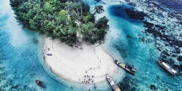 WISATA PANTAI: Pulau Kelapa memegang predikat sebagai wilayah dengan konsentrasi penduduk tertinggi sekaligus pusat perputaran ekonomi paling aktif di Kabupaten Kepulauan Seribu, Jakarta. (Foto Ilustrasi:exploreseribu.com)
