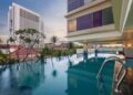 Hidden Paradise di Tengah Kota, Hotel Surabaya Hadirkan Pantai Pasir Putih di Rooftop Lantai 28