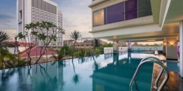 Hidden Paradise di Tengah Kota, Hotel Surabaya Hadirkan Pantai Pasir Putih di Rooftop Lantai 28