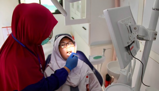 Bersama Menjaga Senyum Anak Indonesia, Ratusan Siswa SLB Dapatkan Pemeriksaan Gigi Gratis 1 Bersama Menjaga Senyum Anak Indonesia, Ratusan Siswa SLB Dapatkan Pemeriksaan Gigi Gratis