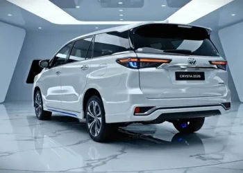 Toyota Innova Crysta: MPV Premium Bermesin Tangguh dengan Kabin Luas dan Nyaman