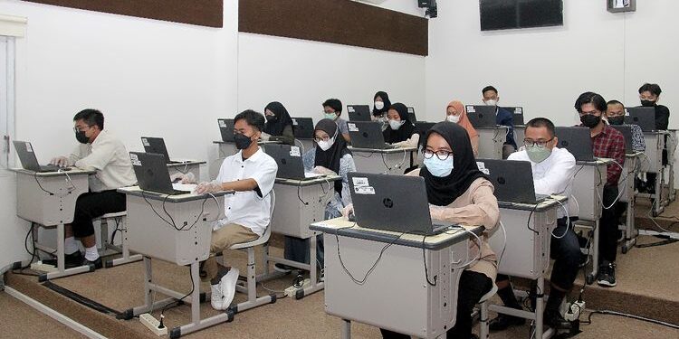 Mendikti Bungkam Soal Mahasiswa UBK Terima Rp20 Juta dan Keterlibatan Eks Ketua BEM UGM