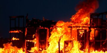 Tujuh Kios di Dekat Stasiun Depok Baru Ludes Terbakar, Diduga Akibat Korsleting Listrik