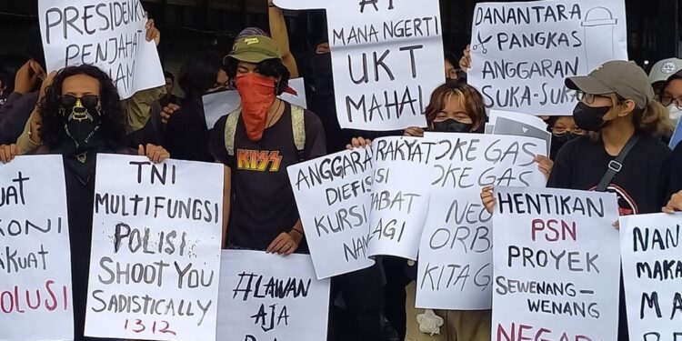 Saatnya Mahasiswa Kembali Membahas Arah Pembangunan Indonesia 1 Saatnya Mahasiswa Kembali Membahas Arah Pembangunan Indonesia