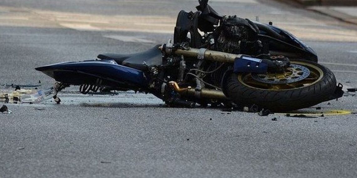 Pengendara Motor Tewas Setelah Tabrak Mobil yang Berhenti di Penjaringan