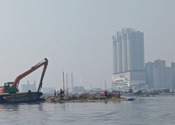 Pembersihan "Pulau Sampah" Muara Angke Capai 90 Persen, DLH DKI Fokus Tangani Endapan Sedimentasi 2 Pembersihan “Pulau Sampah” Muara Angke Capai 90 Persen, DLH DKI Fokus Tangani Endapan Sedimentasi