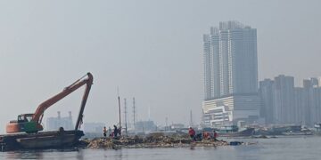 Pembersihan “Pulau Sampah” Muara Angke Capai 90 Persen, DLH DKI Fokus Tangani Endapan Sedimentasi