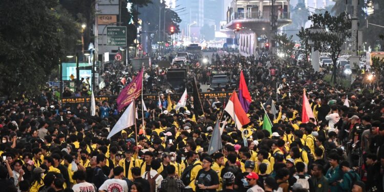 Dari Mimbar Bebas ke FYP: Ketika Suara Mahasiswa Bertransformasi di Era Digital