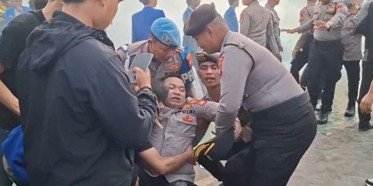 AKBP Adri Jalani Operasi Setelah Patah Tulang Lutut Saat Amankan Demo di DPR